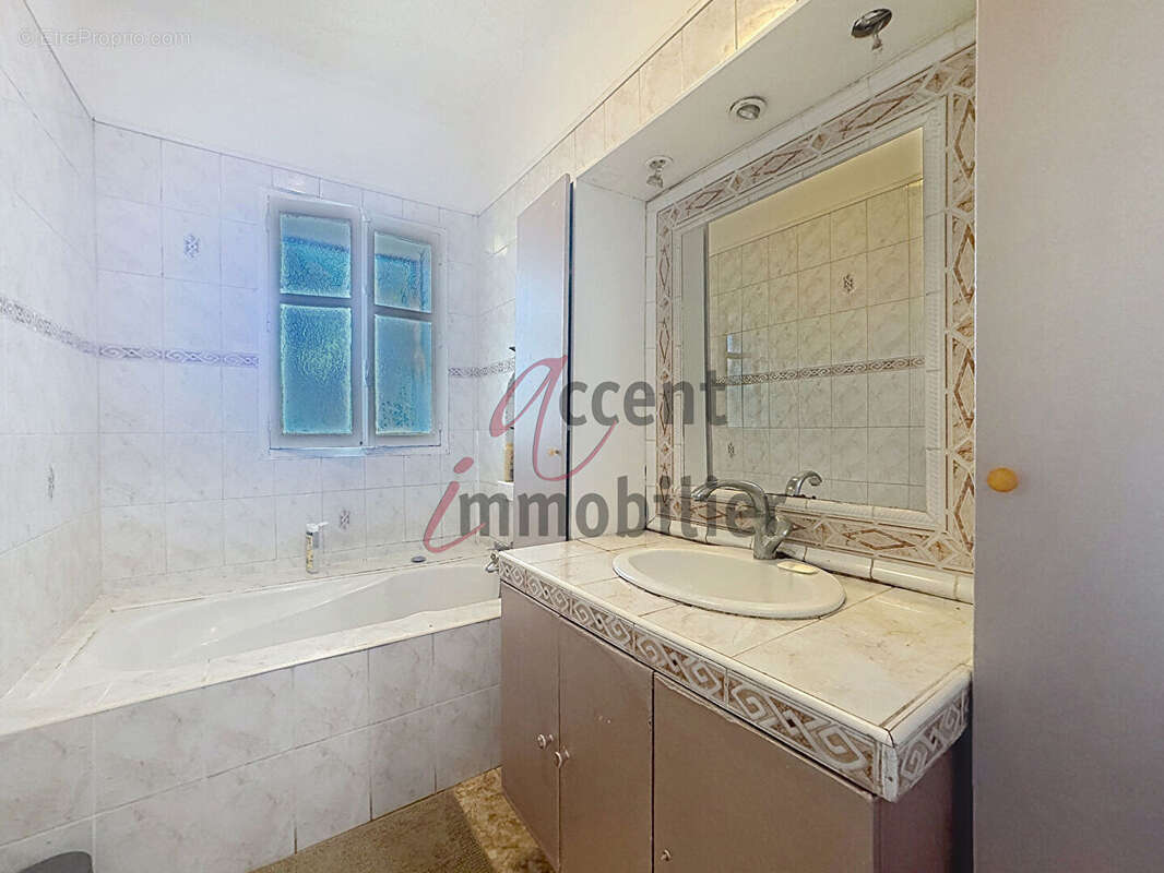 Cabannes, partie de mas de 128m² sur 584m² de terrain - photo 8