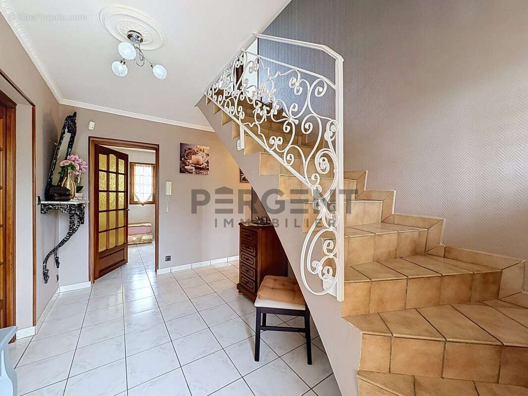 Maison 178 m² à La Francheville  - photo 9