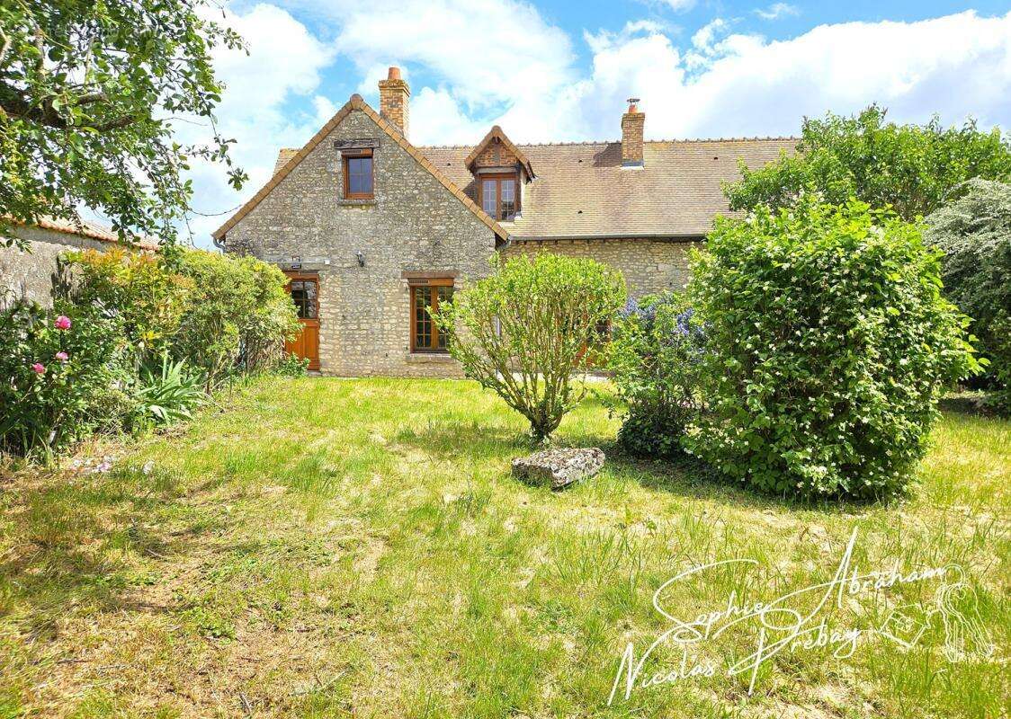 Maison à TOURY