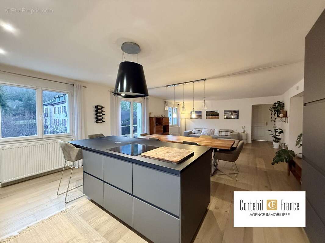 Appartement à MONNETIER-MORNEX