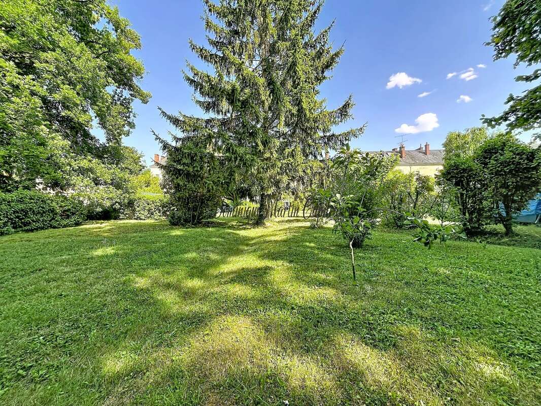 LA CHARTRE SUR LE LOIR (72)-Vue imprenable sur le Loir – Maison familiale rénovée avec jardin d'exception à 500 m du centre-vill - photo 24