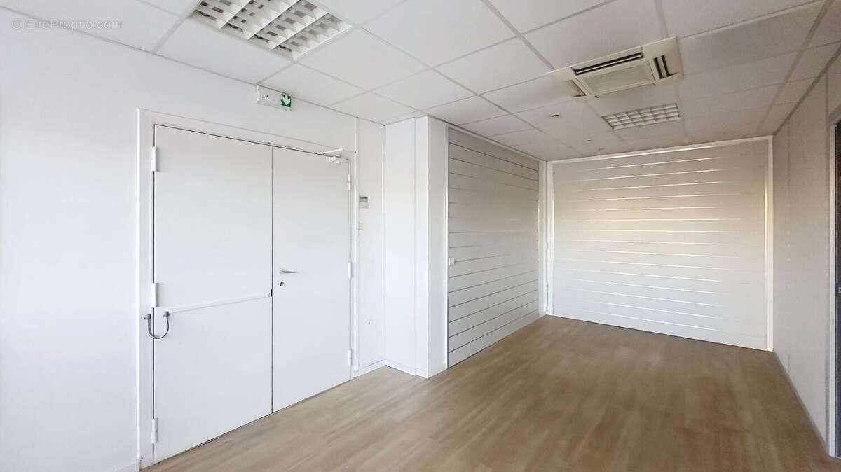 Photo 4 - Commerce à LE CANNET