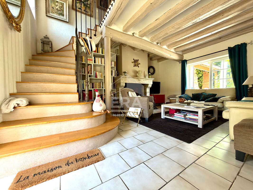 Maison à EGREVILLE