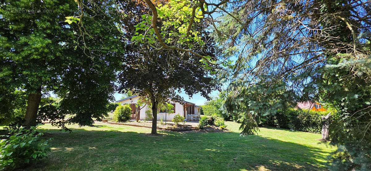 Maison à ISSERPENT