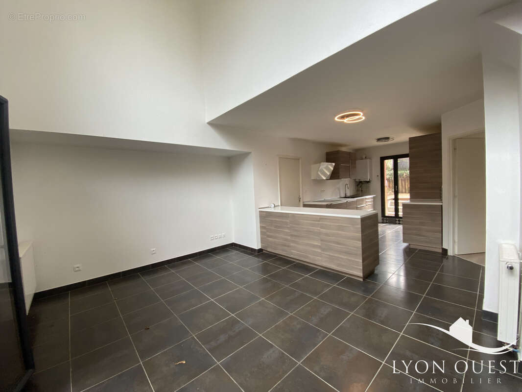 Appartement à CHARBONNIERES-LES-BAINS