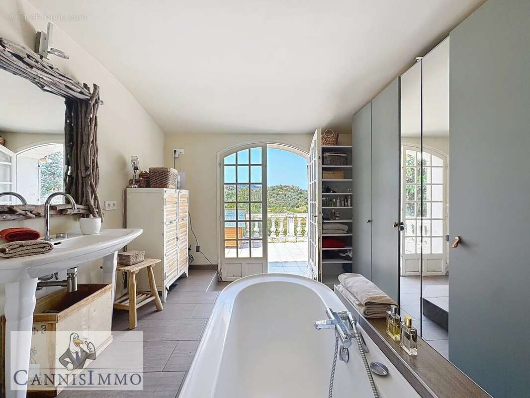 Maison à MANDELIEU-LA-NAPOULE