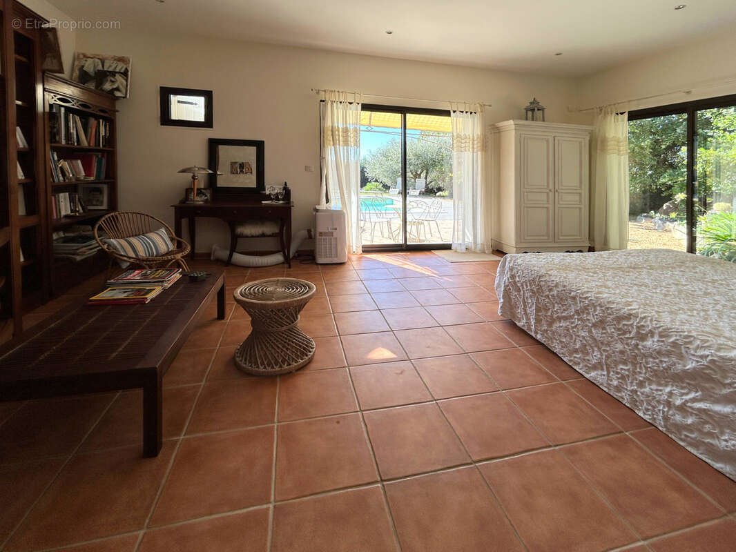 Maison à SAINT-QUENTIN-LA-POTERIE