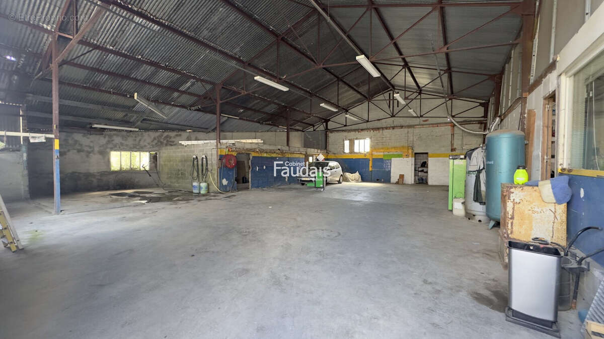 Commerce 630 m² à Saint-Lo  - photo 3