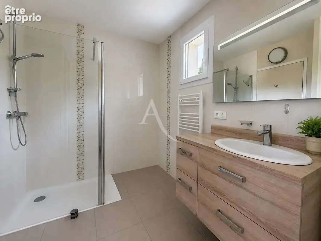 Maison 6 chambres avec sous-sol et dépendance - photo 6