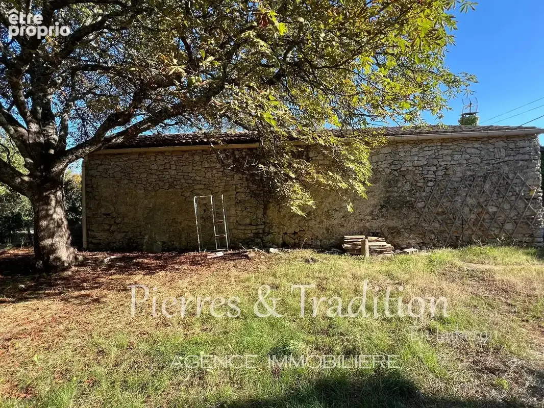 Reillanne, ancienne ferme à rénover avec dépendances sur 17HA - photo 12