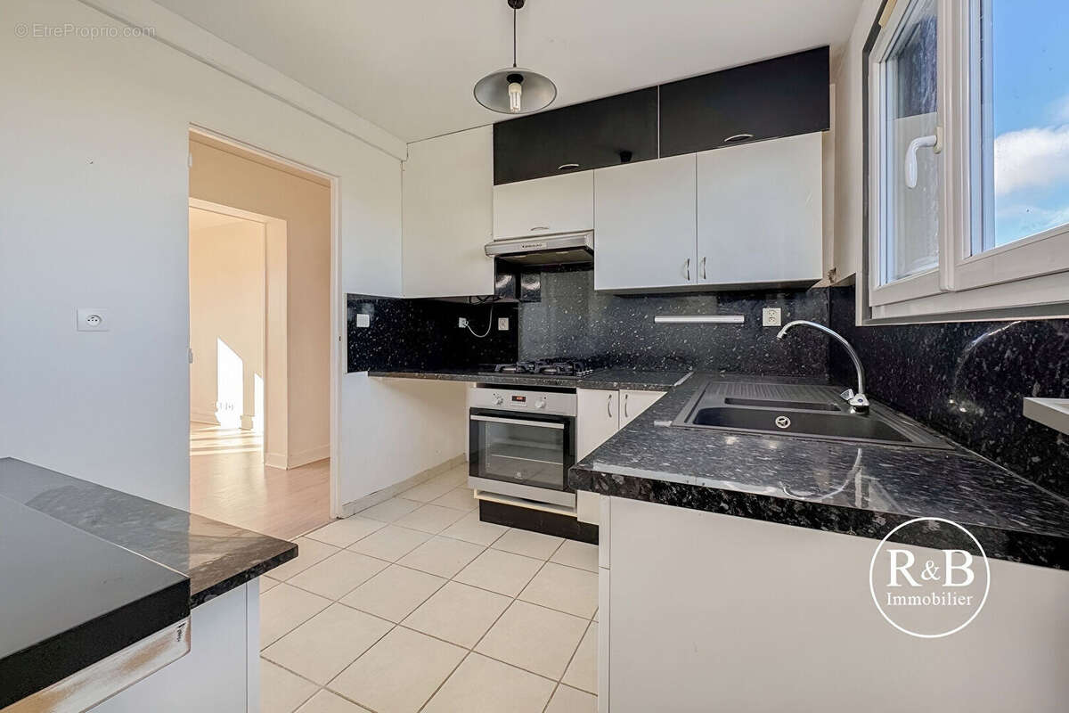 Appartement à LES CLAYES-SOUS-BOIS