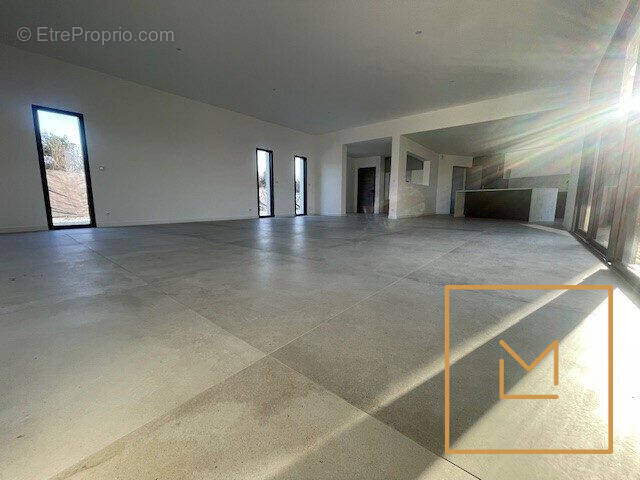 Maison à PERIERS-SUR-LE-DAN