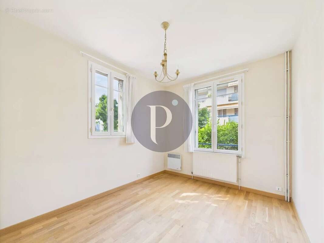 Maison à LE PLESSIS-ROBINSON