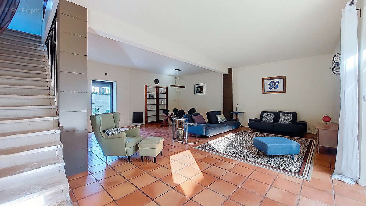 Maison à JONQUIERES-SAINT-VINCENT