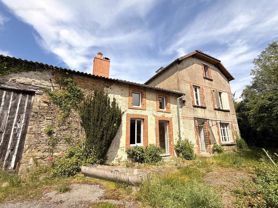 Maison à PEYRAT-DE-BELLAC