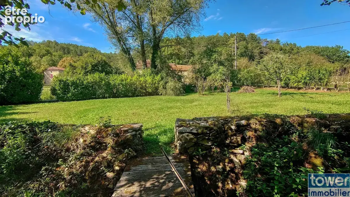 Plain pied maison en pierre avec source. 71 m2  et ses depedances 2 kms centre prayssac - photo 4