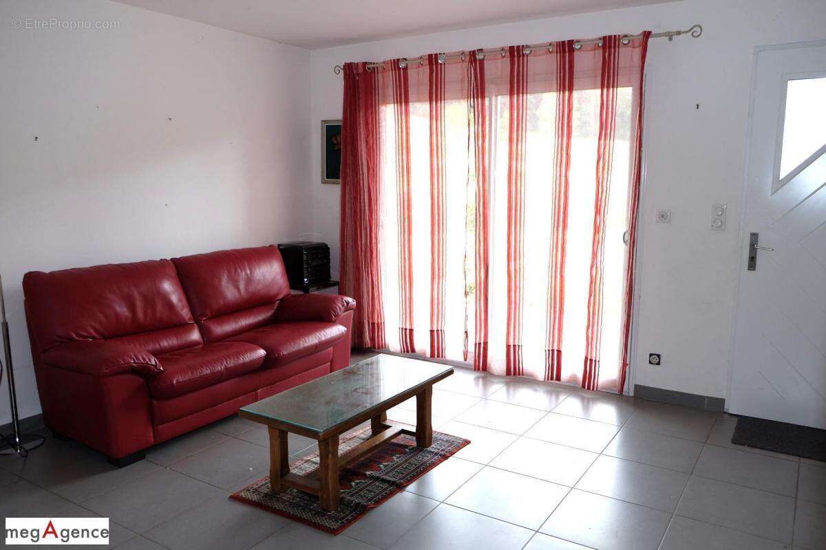 Appartement à SAINT-GERMAIN-LES-VERGNES