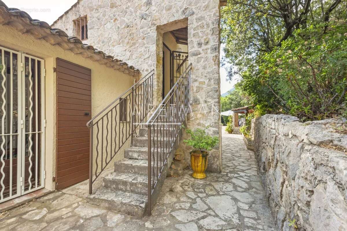 Maison à TOURRETTES-SUR-LOUP