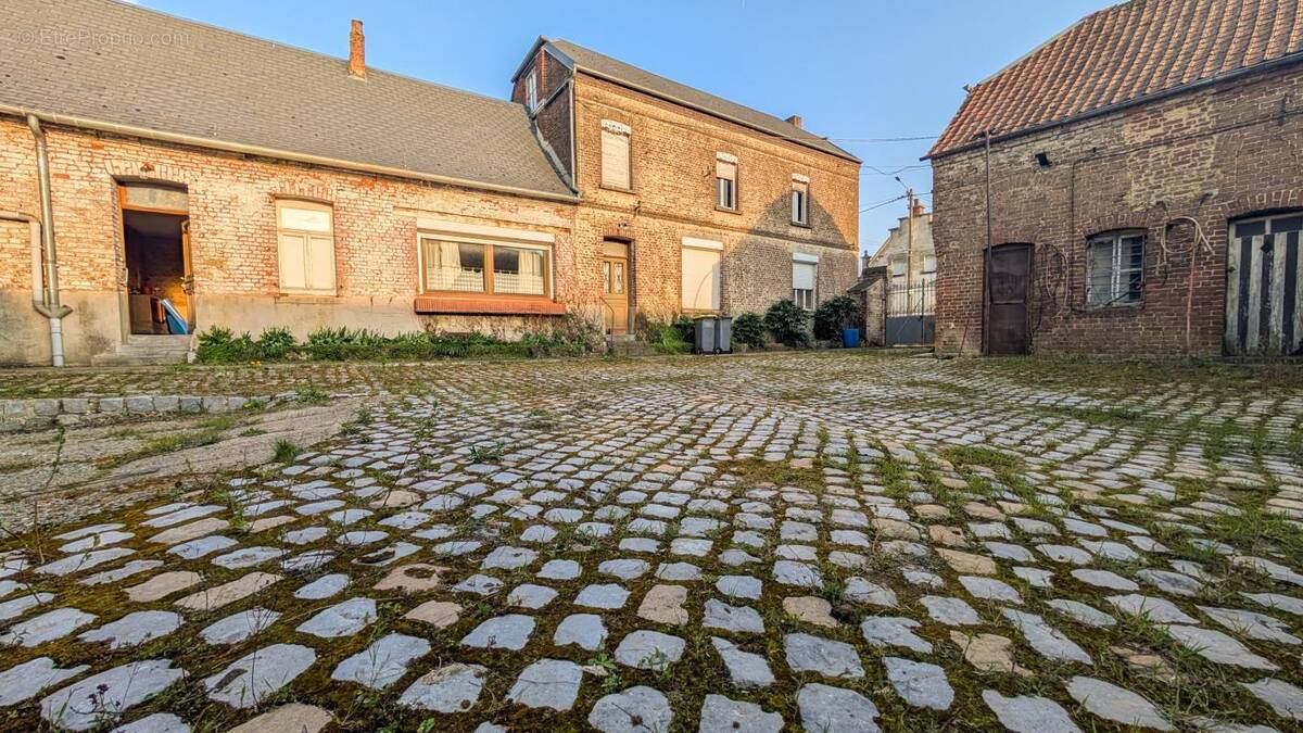 Maison à WALINCOURT-SELVIGNY