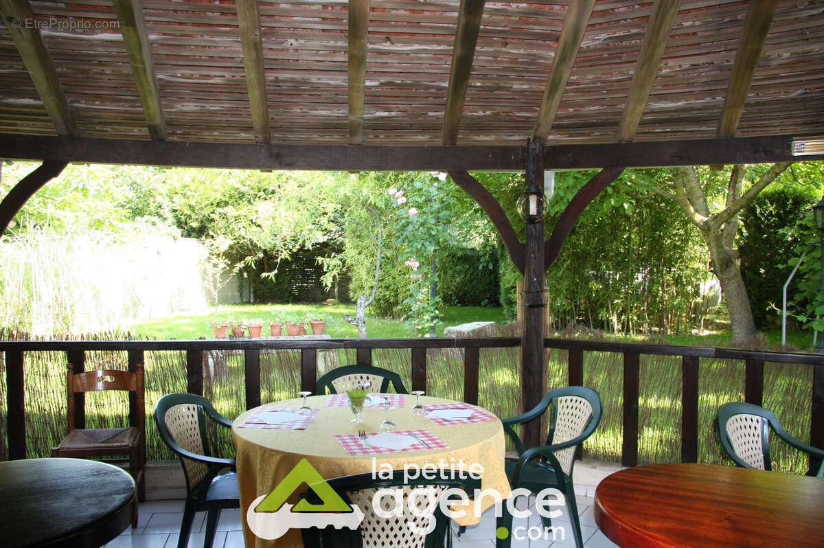 Commerce à SAINT-SATUR