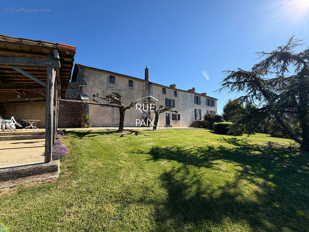 Maison à EXIREUIL