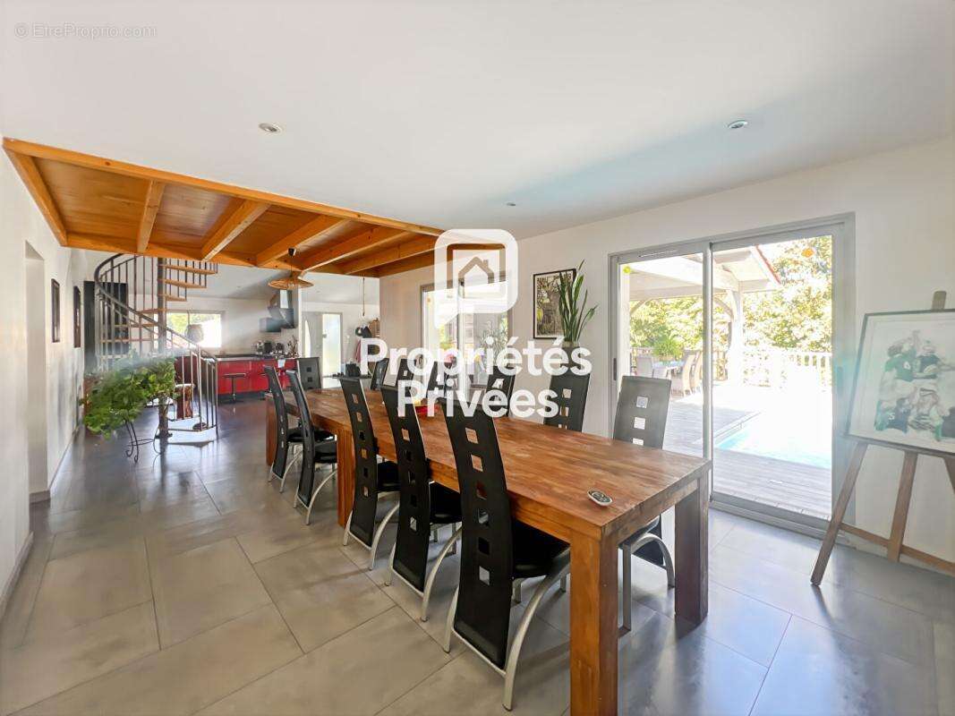Maison de 200m² avec 4 chambres et piscine - photo 10