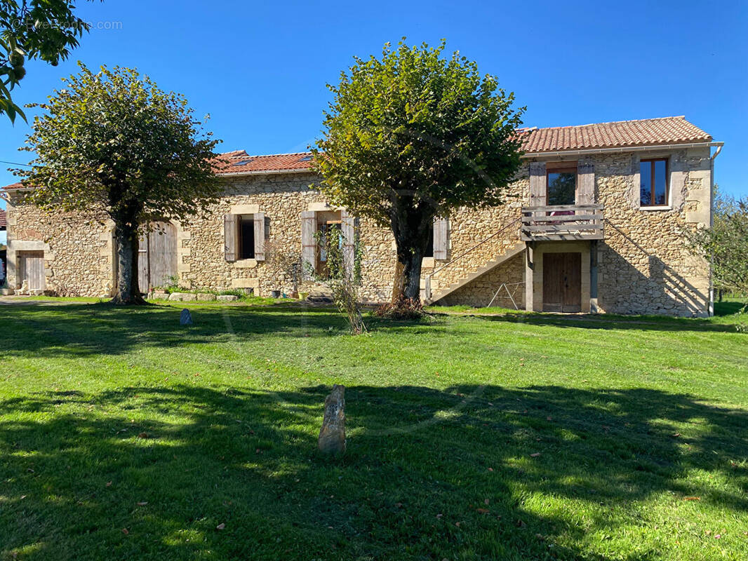 Maison à GENSAC