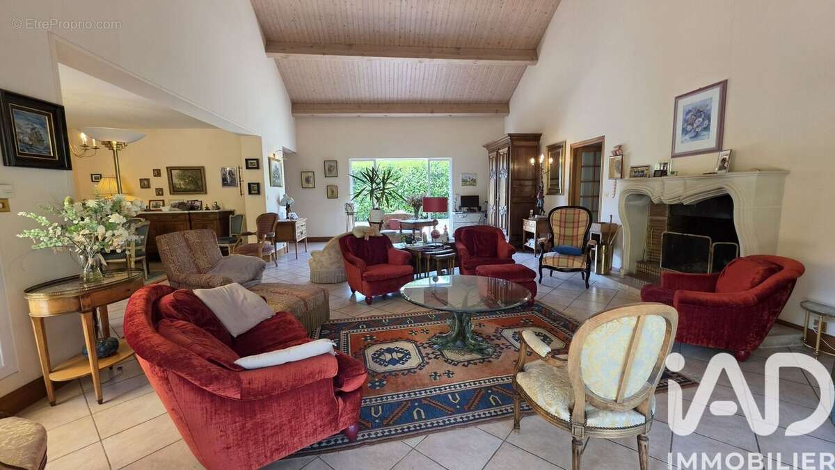 Maison 229 m² à Migne-Auxances  - photo 7