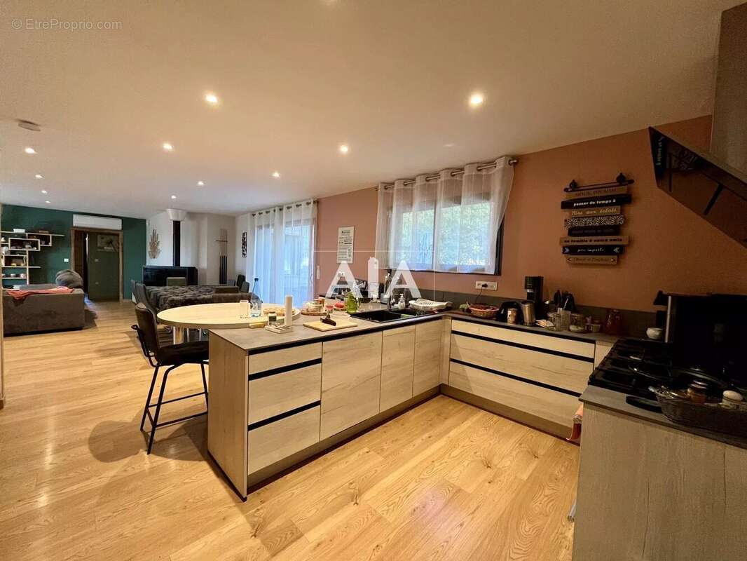 Maison à NANTEUIL-EN-VALLEE