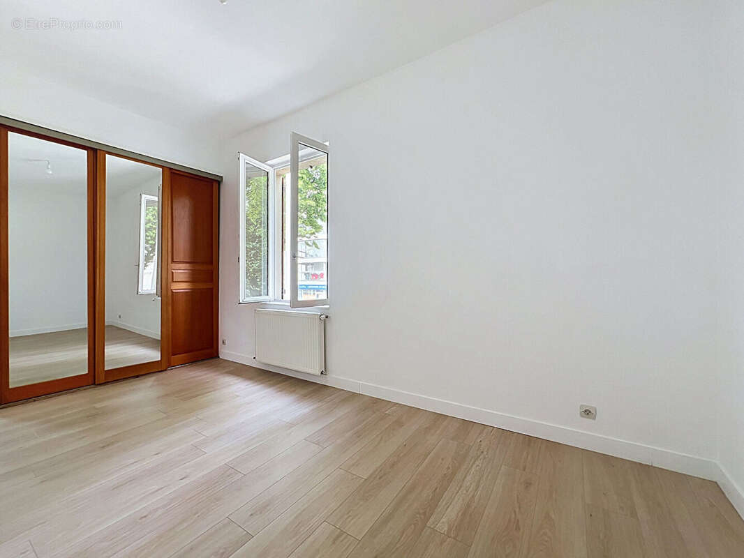 Maison 3 chambres avec 3 studios indépendants loués et un garage - photo 8