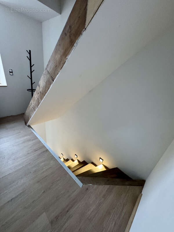 Maison à CHEVILLON-SUR-HUILLARD