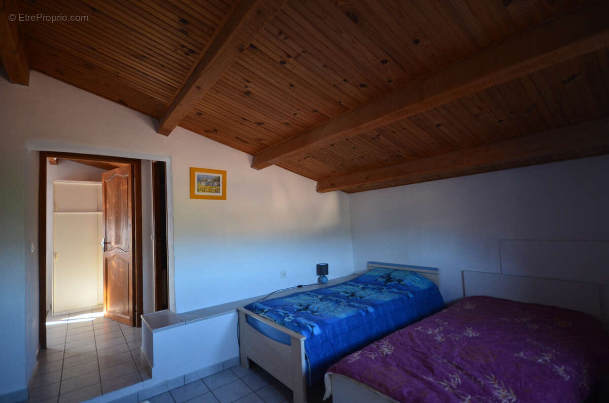 Appartement à LES SALLES-SUR-VERDON