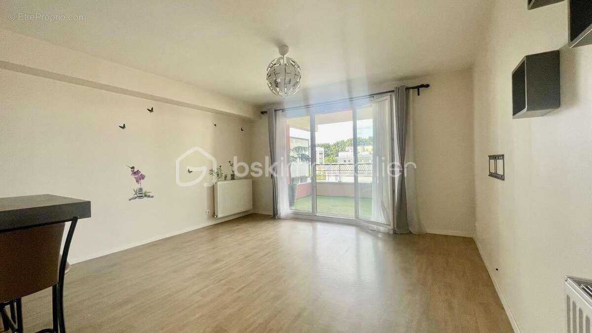 Appartement à FLEURY-MEROGIS