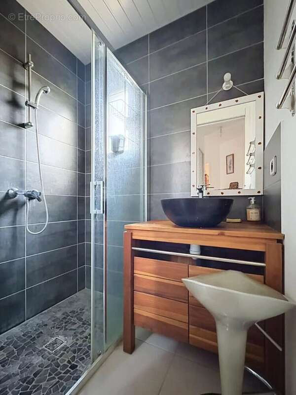 Maison contemporaine toit plat - Quartier calme et recherché - photo 10