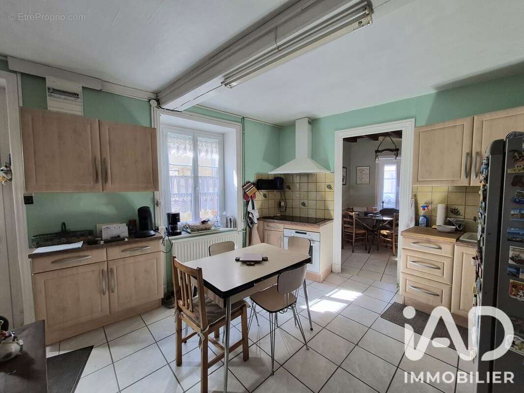 Maison 115 m² à Saint-Barthelemy-Lestra  - photo 3