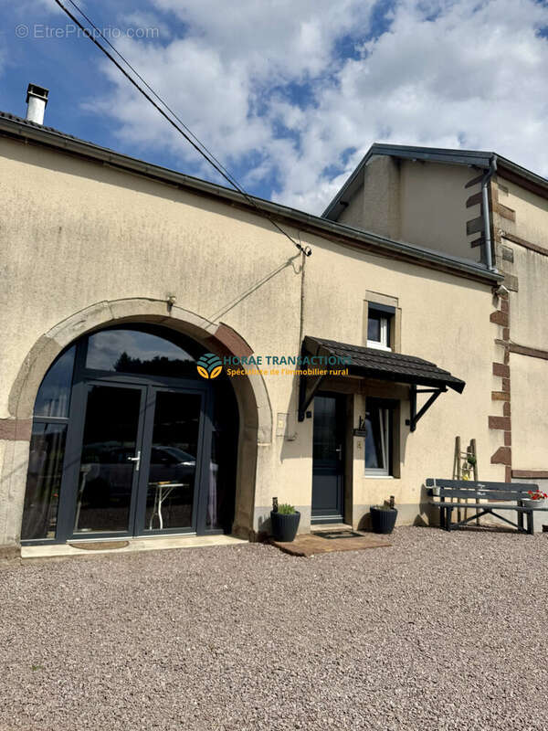 Maison 139 m² à Saint-Valbert  - photo 7