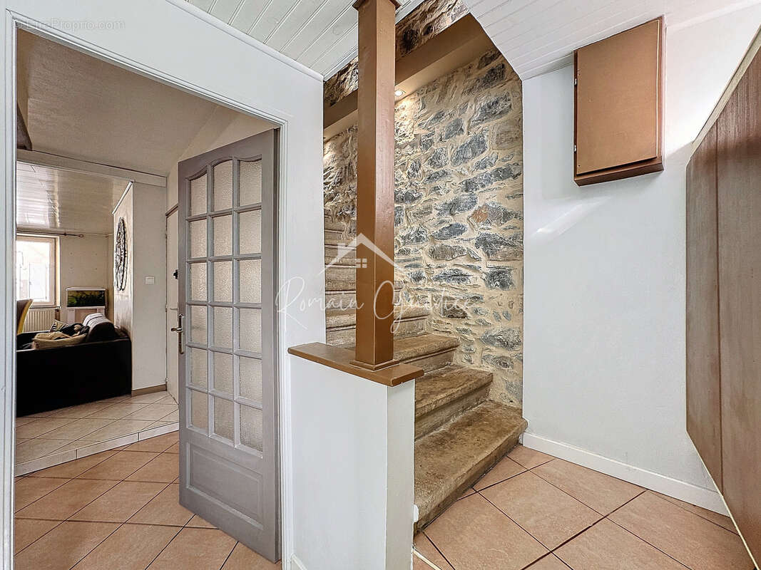 Maison à SAINT-GEORGES-DE-LUZENCON