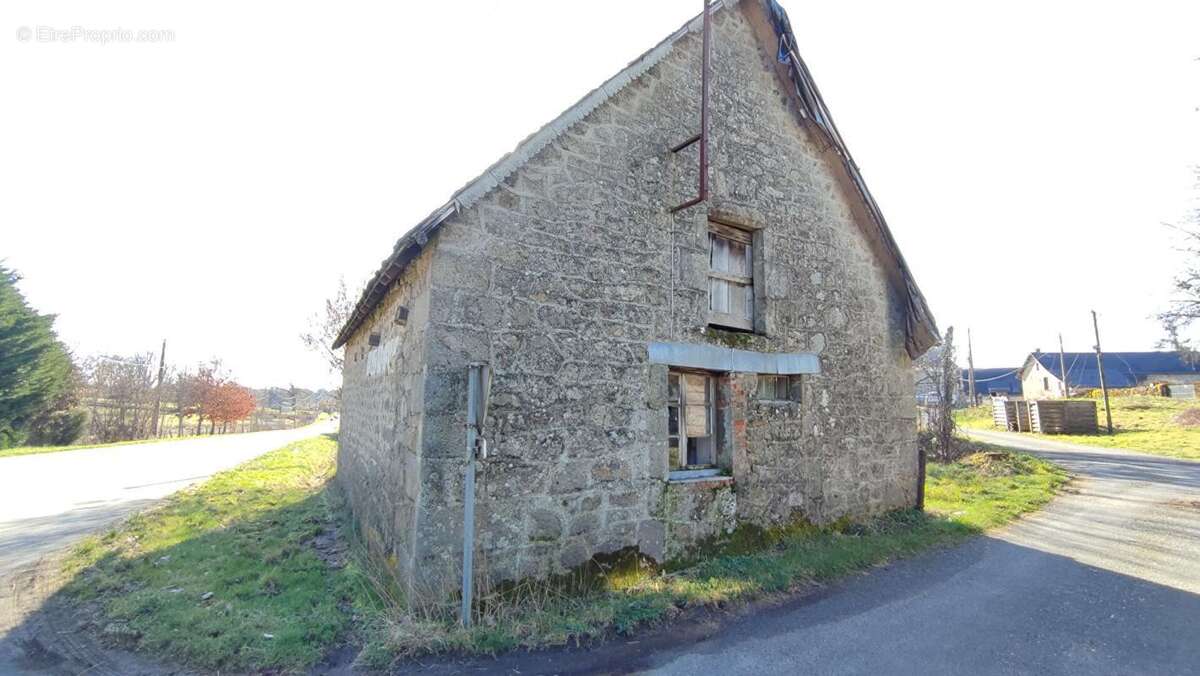 Maison à SARROUX