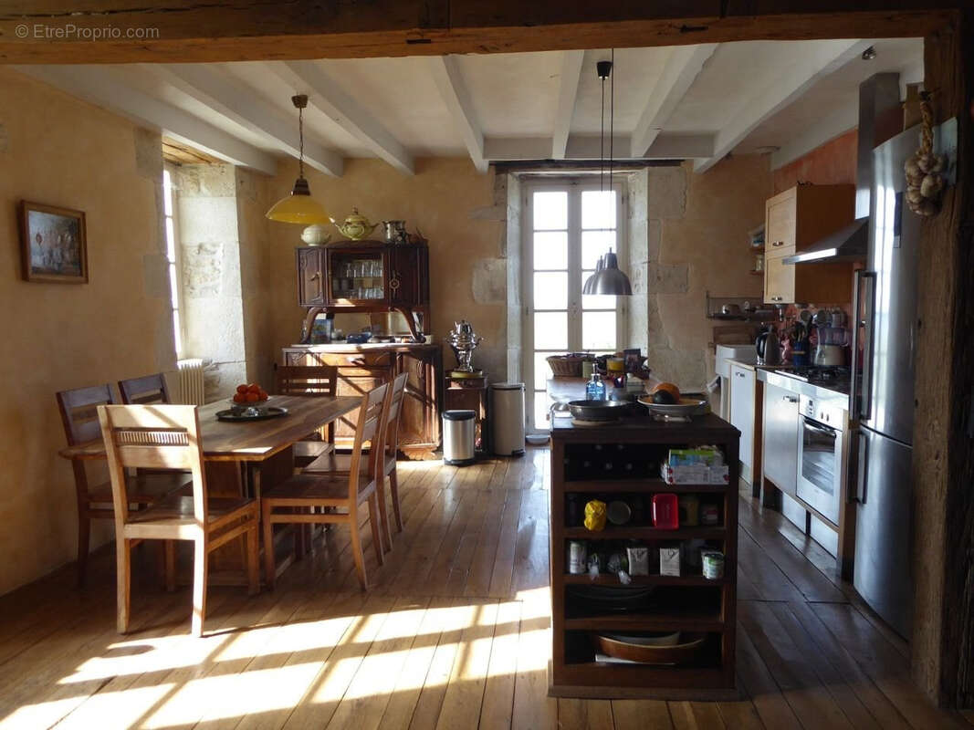 Maison à MONTAIGU-DE-QUERCY