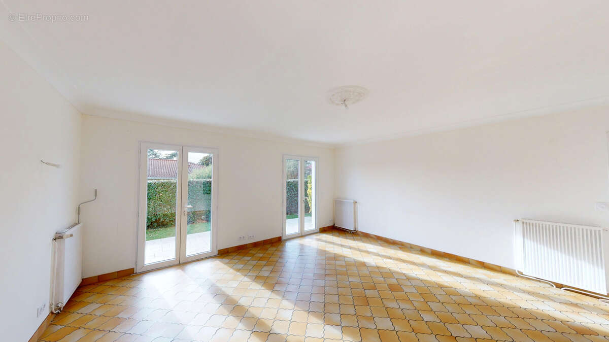  Maison familiale à vendre à LÉOGNAN, quartier FRIGÈRES - photo 3