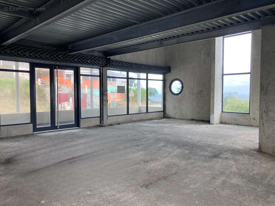 Commerce à VIEUX-FORT