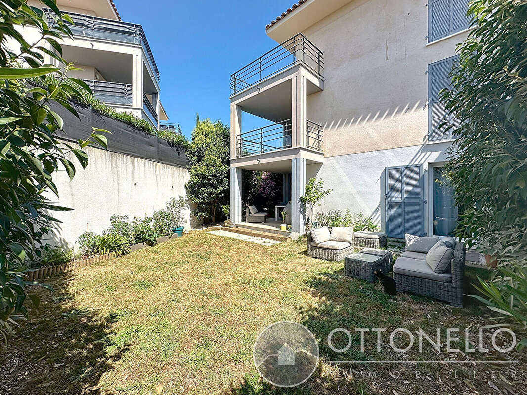 Appartement à ROQUEBRUNE-SUR-ARGENS