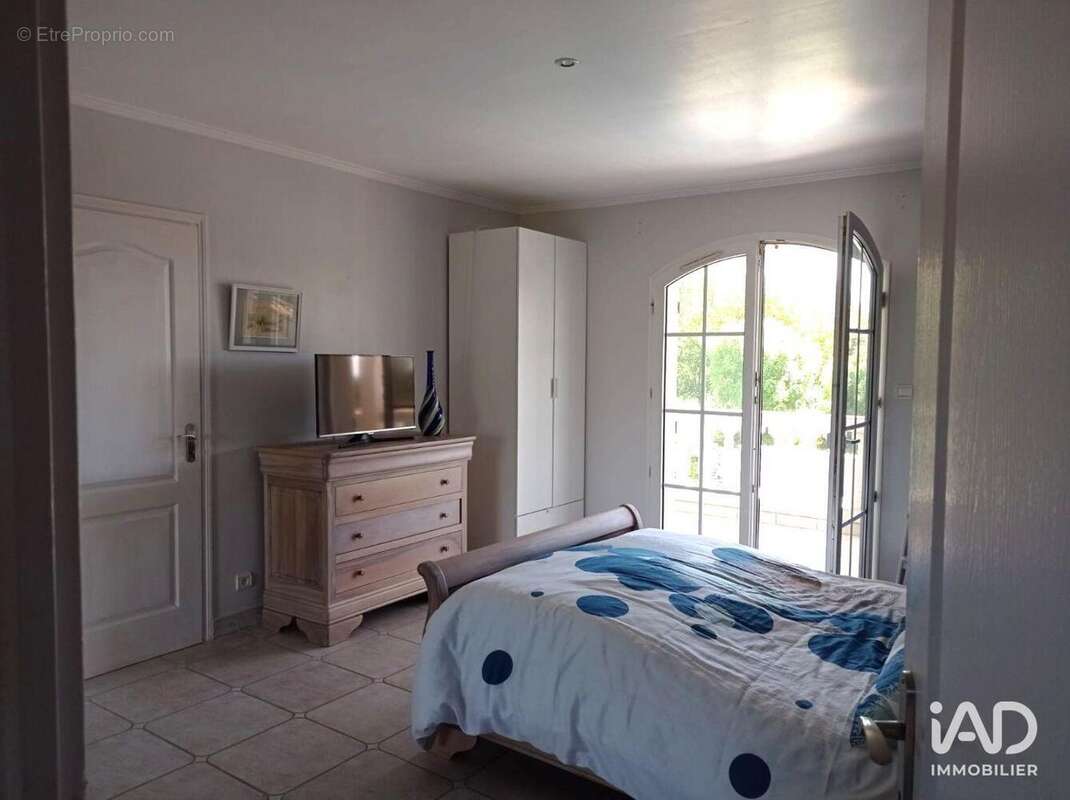 Maison 180 m² à Bourg-Saint-Christophe  - photo 6