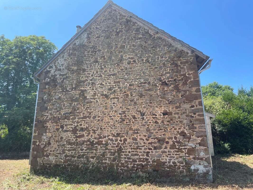 Une maison située dans un hameau, avec un grand jardin - photo 13