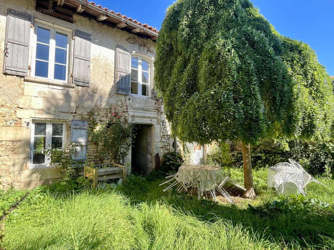 Maison à LA ROCHEFOUCAULD