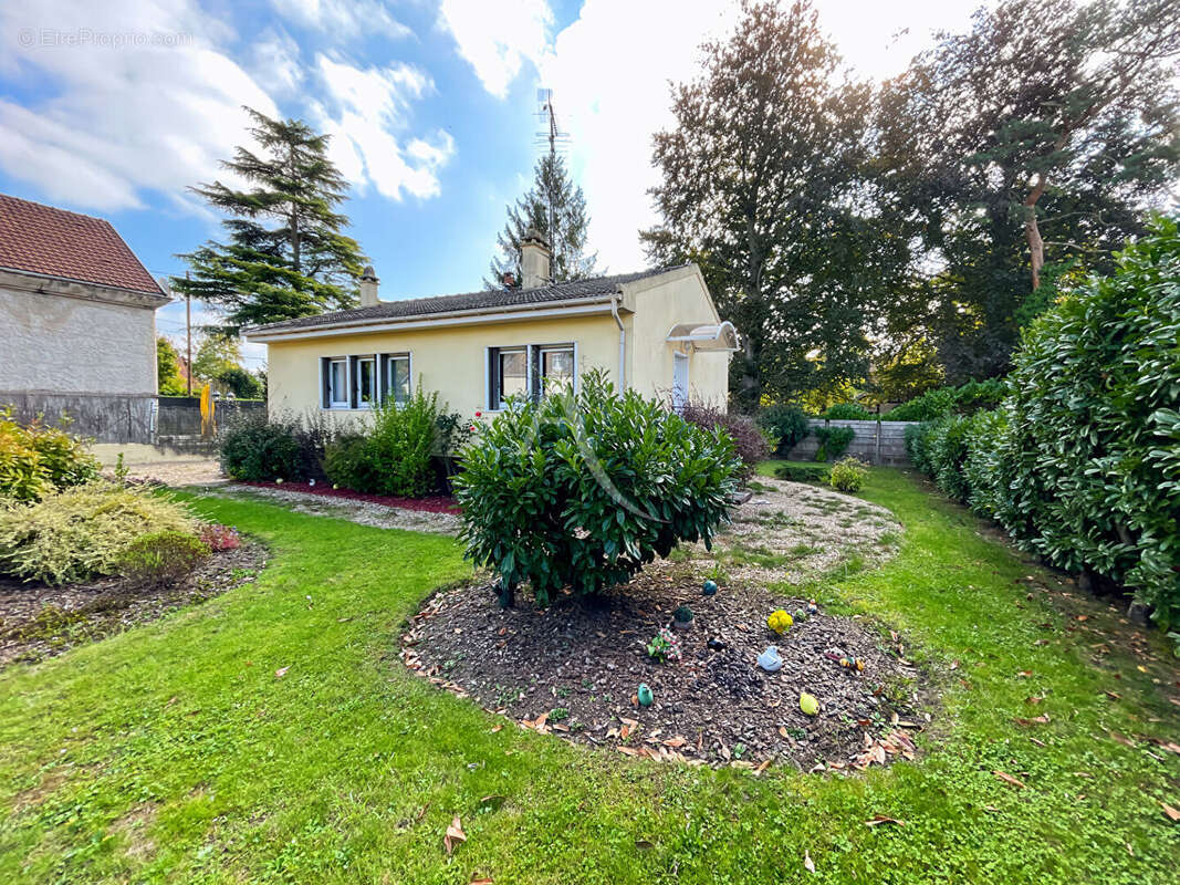 Maison à AUVERS-SUR-OISE
