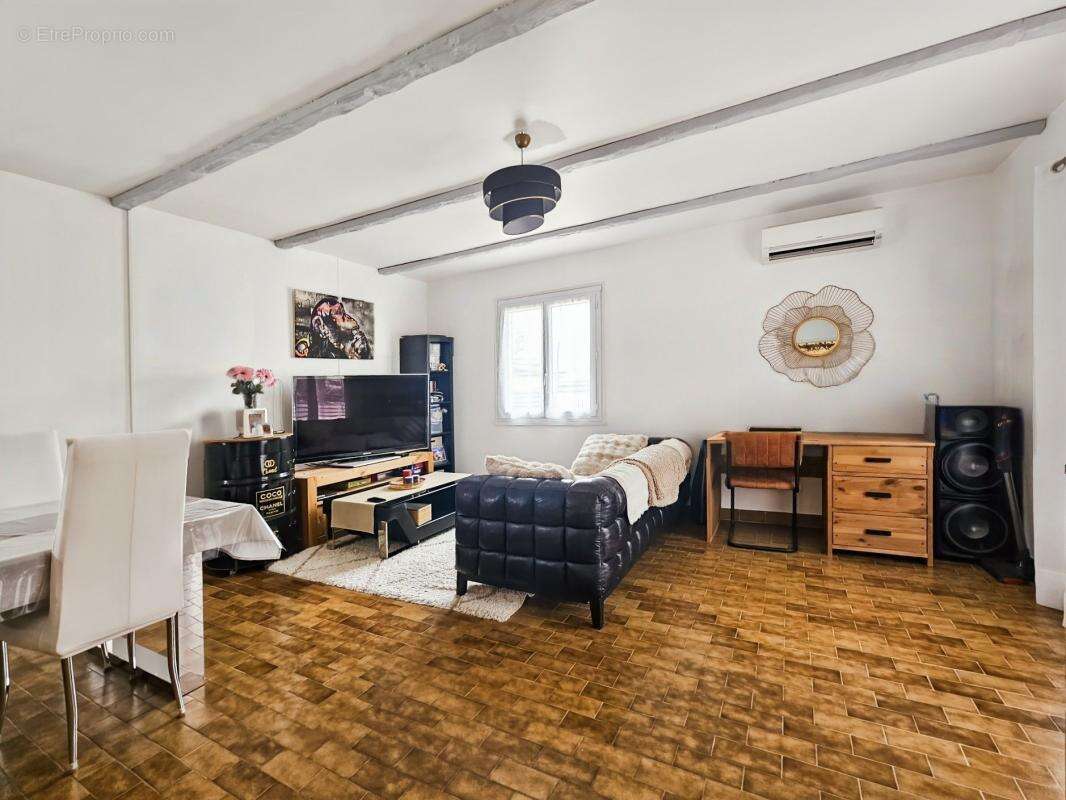À Vendre à Arpaillargues - Villa plain-pied - T4 de 100m² sur 1000m² - photo 2