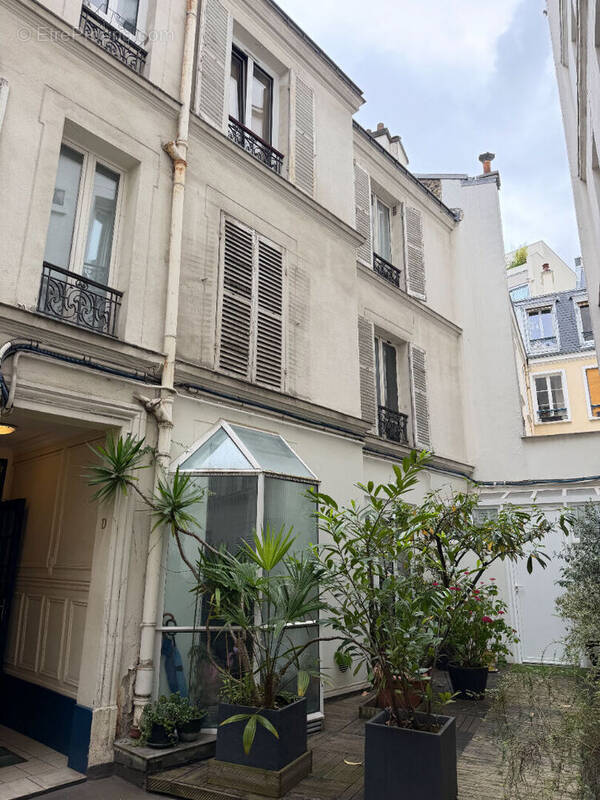 Appartement à PARIS-14E