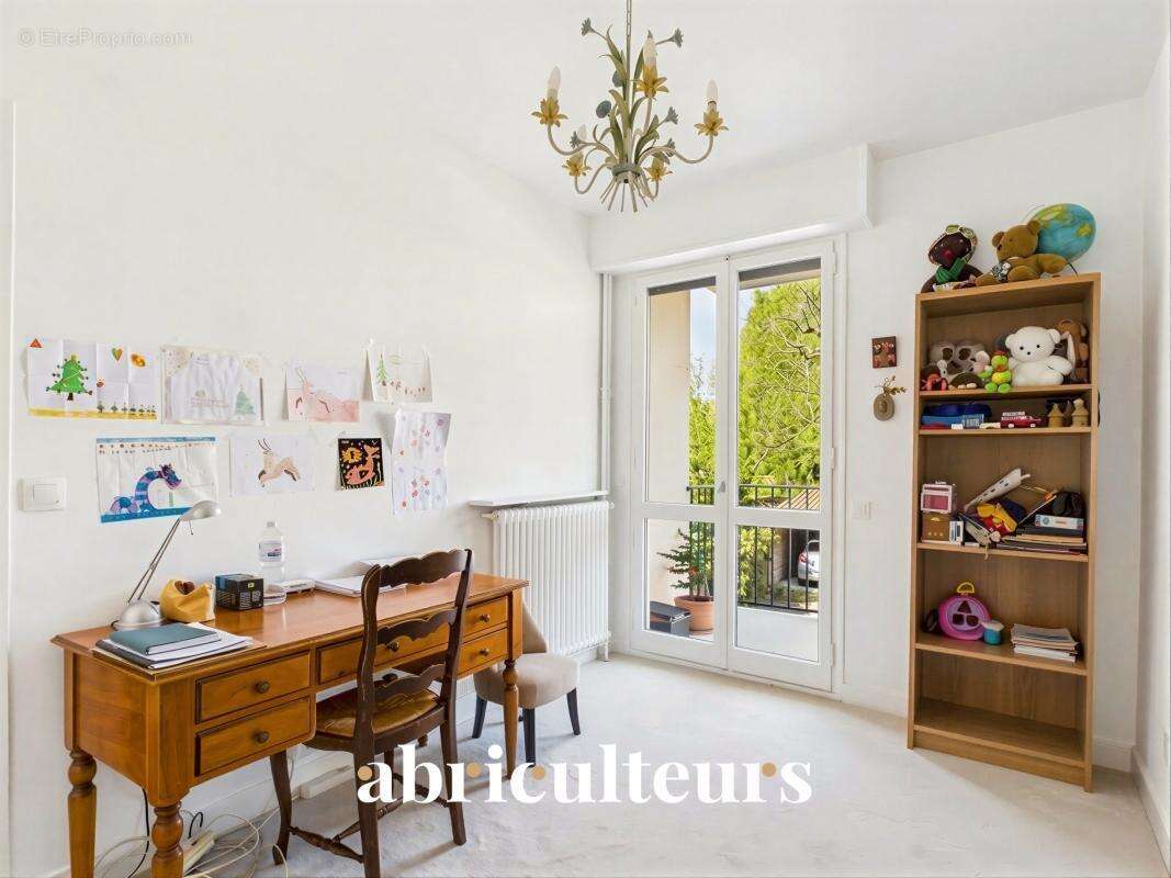 Appartement familial de 120 m²  avec balcons en vente dans le Quartier Petit Chambord (92340) - photo 10