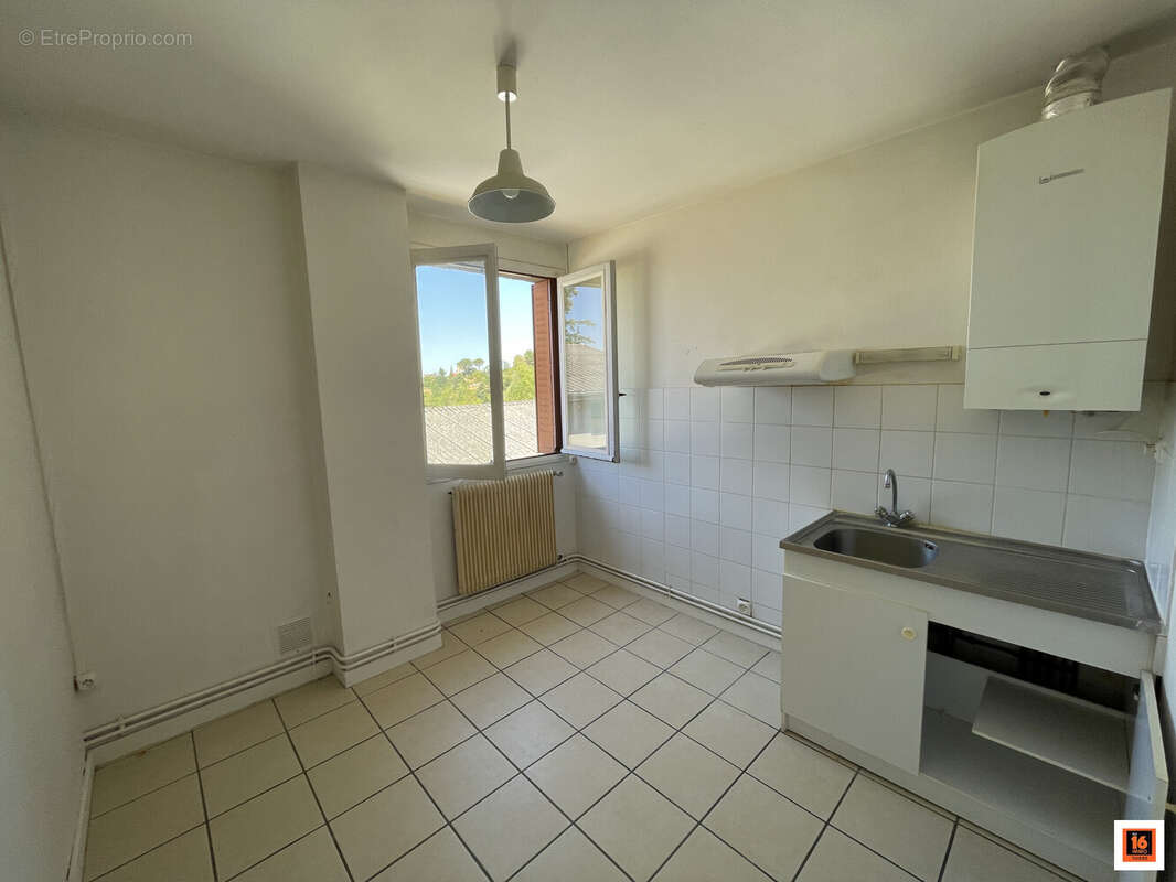 Appartement 80 m² à Thiers  - photo 9